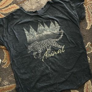 Def Leppard Black Leopard Graphic Tee - Short Sleeve